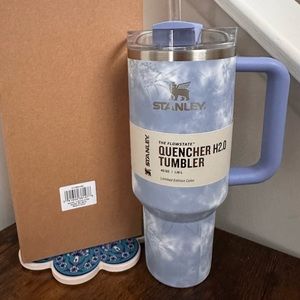 New Stanley 40 oz Stainless Steel H2.0 FlowState Quencher Tumbler Ocean Tie Dye